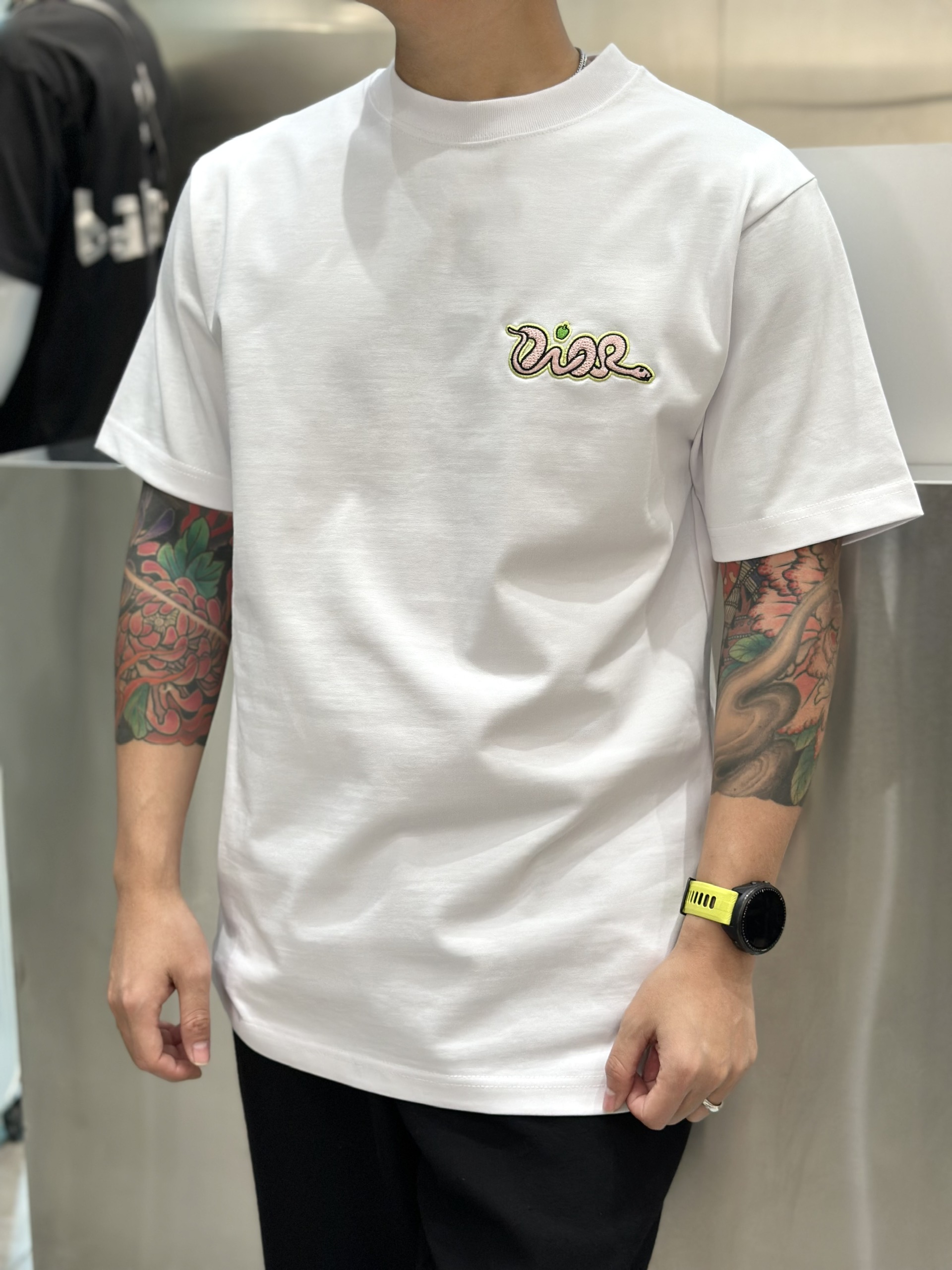 Áo phông T-shirt Dior CD logo chữ Rắn lồng thêu ngực Like Auth on web VTN